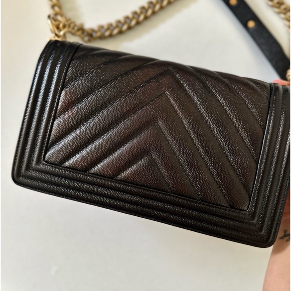 CHANEL BOY CHEVRON CAVIAR 🖤 - Picture 3 of 15